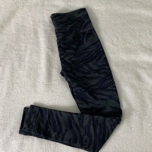 Adapt Animal Seamless Gymshark Leggings (Black)